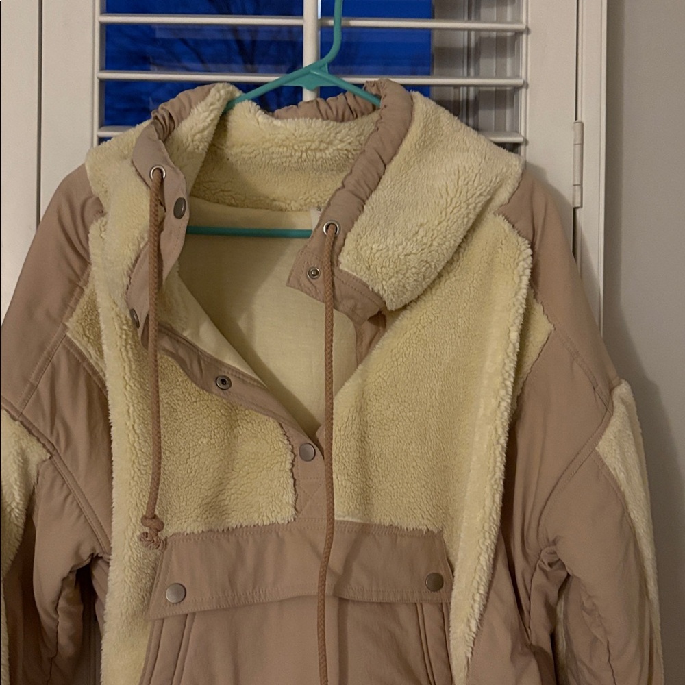 Daily practice Sherpa pullover size medium - Picture 2 of 3